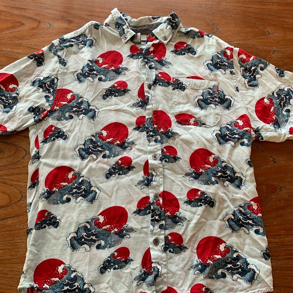 Men's Small Super Massive Button Down short sleeve shirt